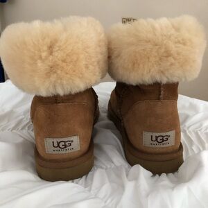 Uggs women’s size 6 chestnut brown boots Eva